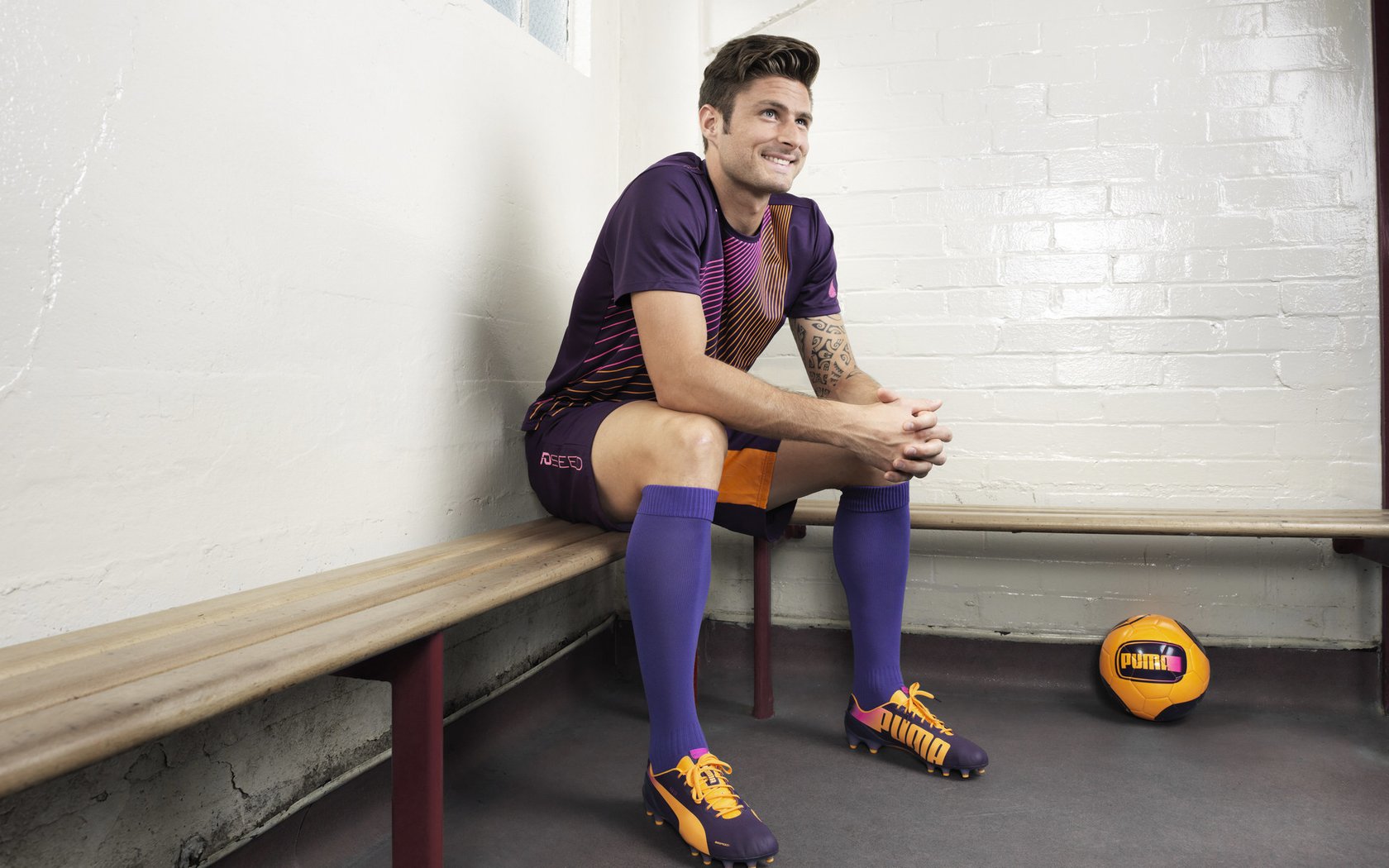 开云体育官网-山东鲁能主场大捷，积分榜前三位置牢固，山东鲁能现场