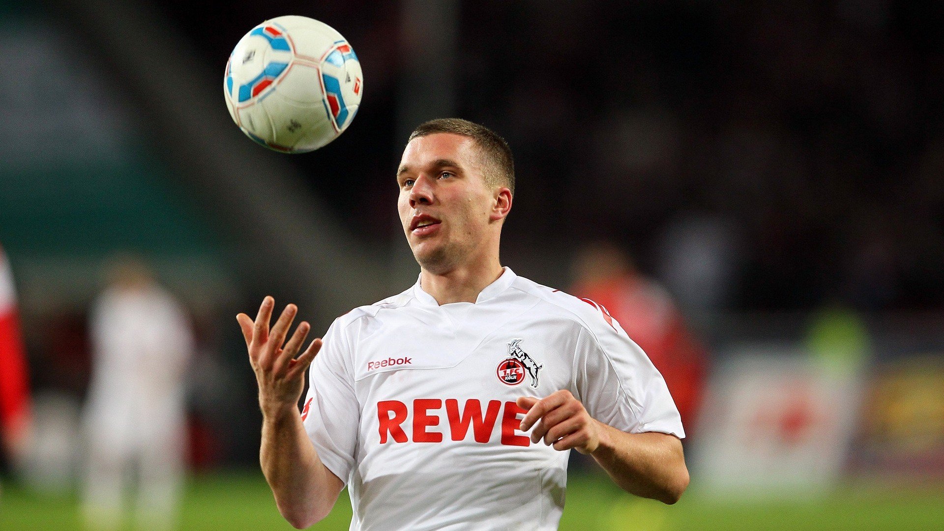 瓦伦西亚主场1-1战平西班牙人,比赛进程胶着,瓦伦西亚队主场