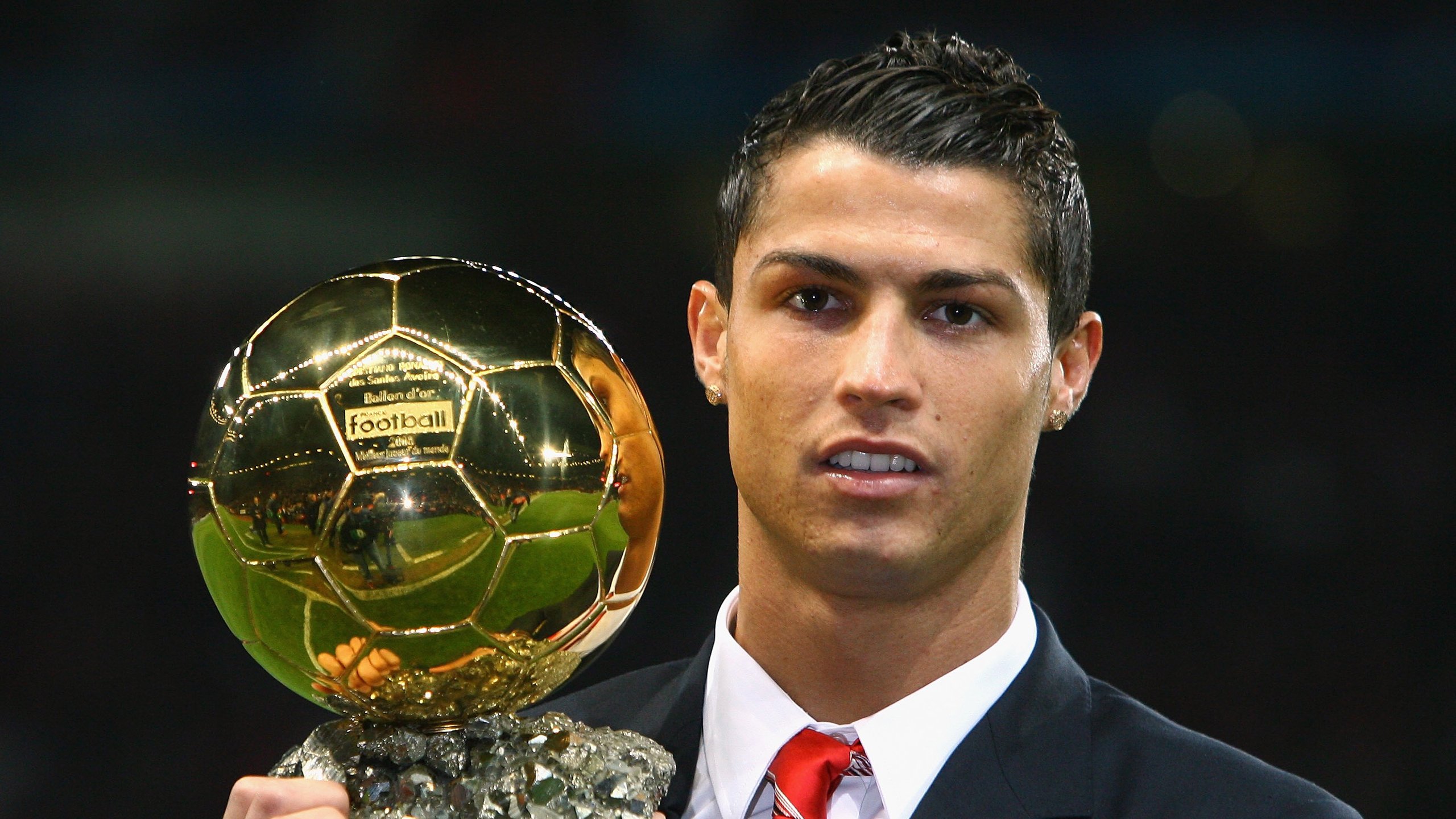 开云中国官网-欧冠预热：夺冠热门球队全解析，欧冠热度